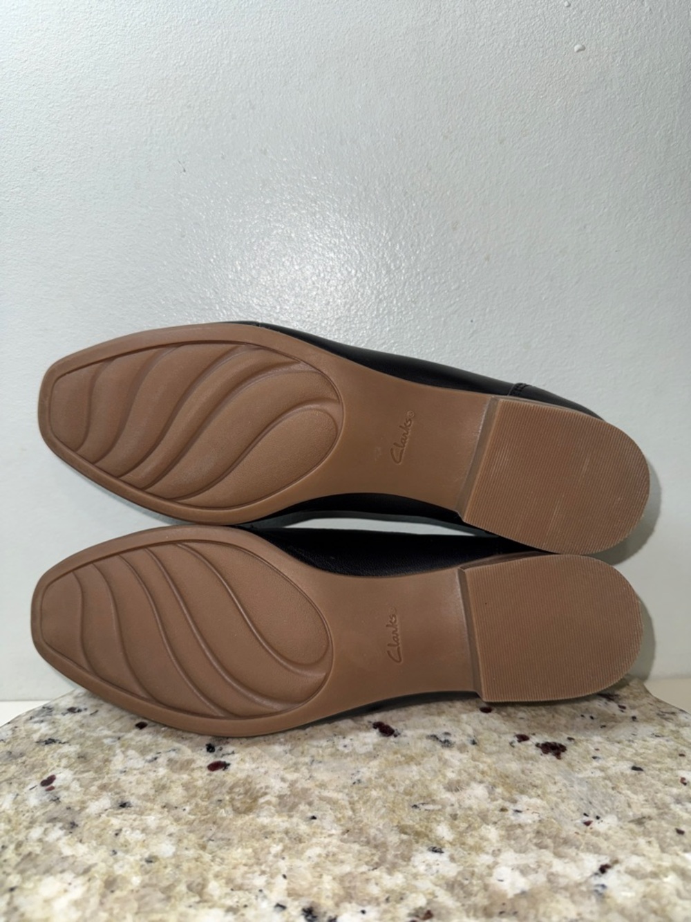 Clarks Juliet Aster Black Leather Loafers Sleek Comfort Low Block Heel Sz 8.5 - Picture 15 of 16